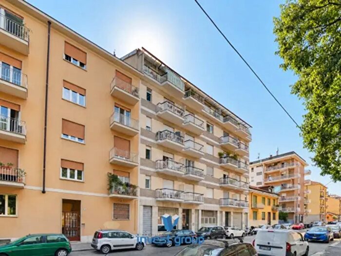 Appartamento trilocale in vendita in Via Tempio Pausania, Torino