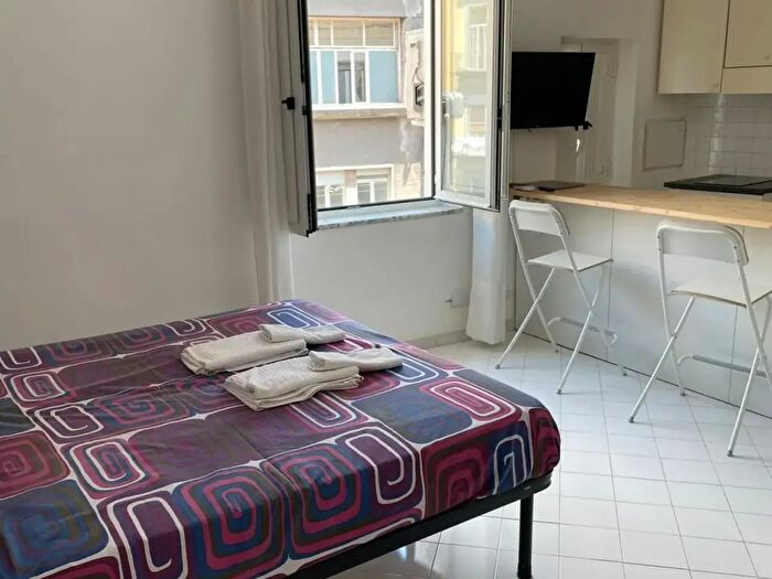 Appartamento bilocale in affitto in Via Portamedina, Napoli