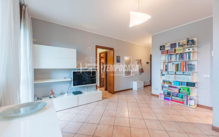 Appartamento trilocale in vendita in Via Ginibissa, Abbiategrasso