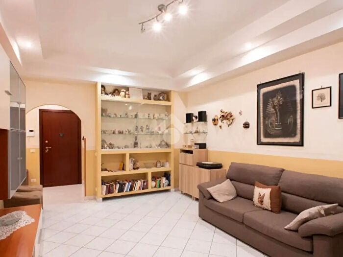 Appartamento trilocale in vendita in Via Dignano d'Istria, Roma