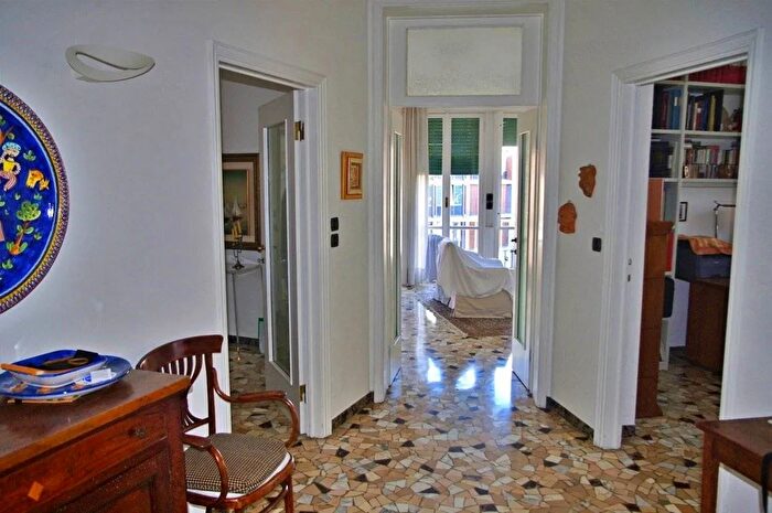 Appartamento con 7 locali in vendita in Zona Centro Gallarate, Gallarate