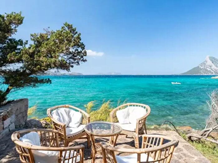 Casa con 5 locali in vendita in San Teodoro