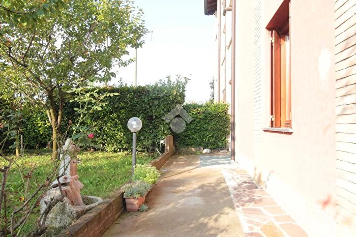 Appartamento trilocale in vendita in Via Giacomo Leopardi, Sulbiate