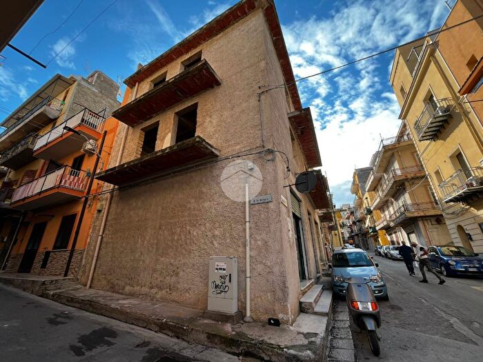 Appartamento quadrilocale in vendita in Via Petralese, Bagheria