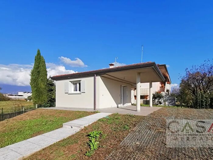 Casa quadrilocale in vendita in Via Giacomo Puccini, Fontanafredda