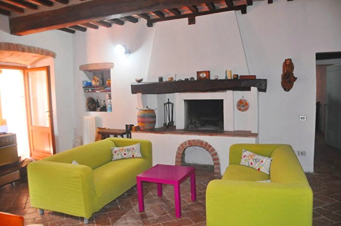 Appartamento trilocale in vendita in Monteverdi Marittimo