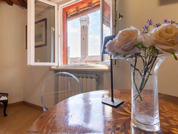 Appartamento bilocale in affitto in Piazza del Campo Duprè, Siena