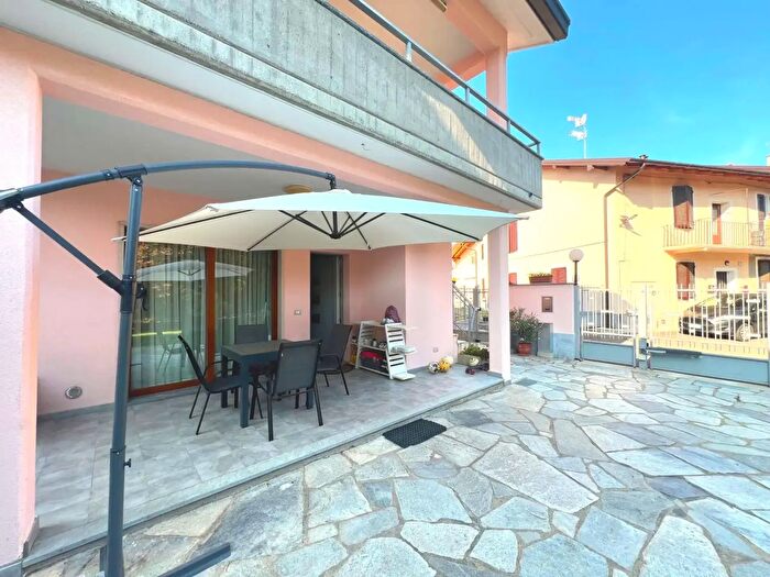 Appartamento trilocale in affitto in Via Pergine, Varese