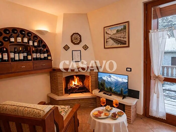 Appartamento quadrilocale in vendita in Strada Statale del Parco Regionale SirenteVelino, Rocca Di Mezzo