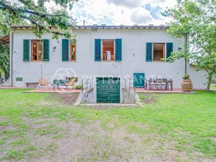 Casa con 6 locali in affitto in Ripa Pozzi Querceta Ponterosso, Seravezza