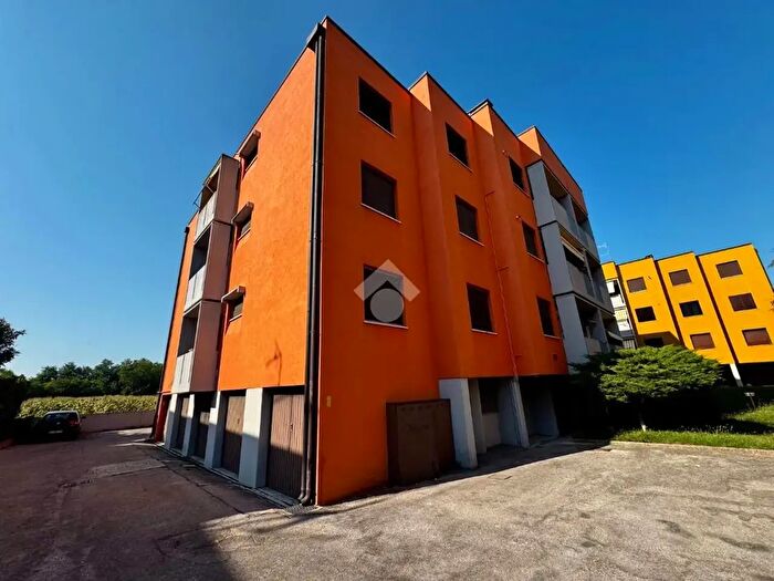 Appartamento trilocale in vendita in Via Alessandro Scarlatti, Rovigo