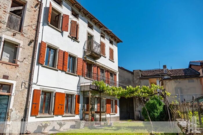 Casa con 15 locali in vendita in Borgo Valbelluna