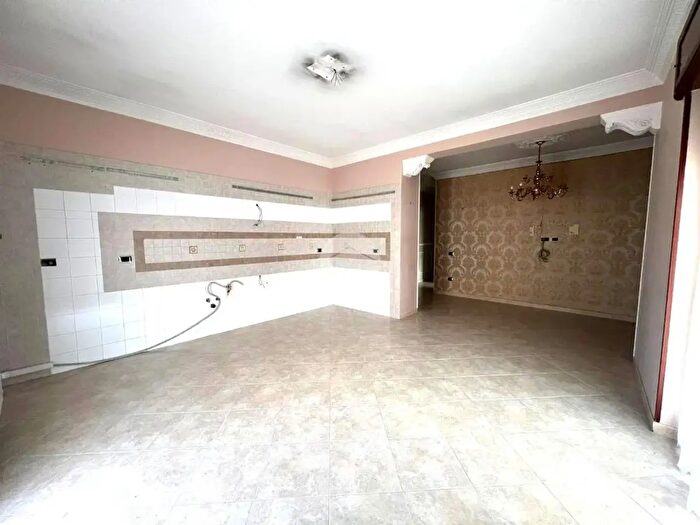 Appartamento trilocale in affitto in Via Antonio Golia, Napoli