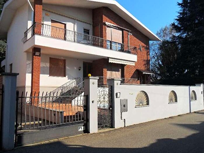 Casa con 9 locali in vendita in Via Magenta, Borgo Vercelli