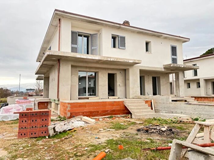 Appartamento con 5 locali in vendita in Via Tarlati, Arezzo