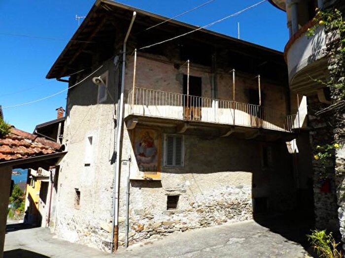 Casa con 6 locali in vendita in Via Raffaello Sanzio, Stresa