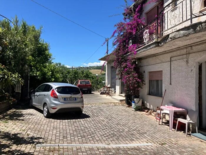 Casa con 11 locali in vendita in Cupello