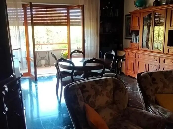 Appartamento con 5 locali in vendita in Carrara