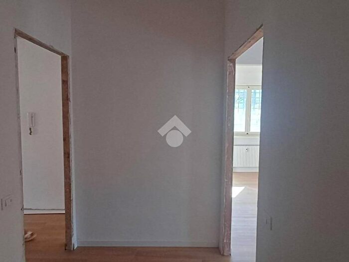 Appartamento quadrilocale in affitto in Via menofilo, Quarto Miglio, Roma