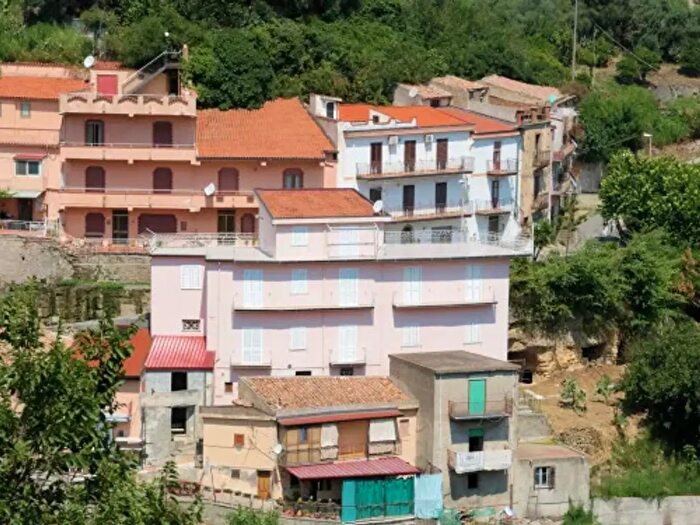 Casa con 6 locali in vendita in Via Carlo Alberto, Naso