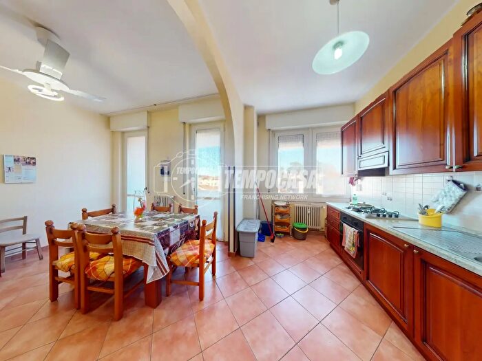 Appartamento quadrilocale in vendita in Via Volta, Olgiate Comasco