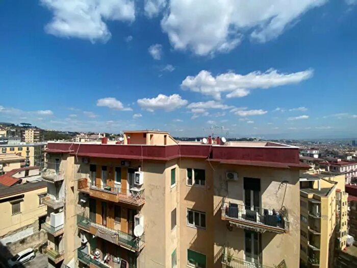 Appartamento con 5 locali in vendita in Via Poggio dei Mari, Napoli