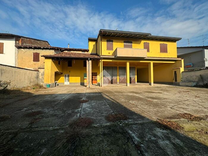 Casa con 7 locali in vendita in Vicolo Mariani, Offanengo