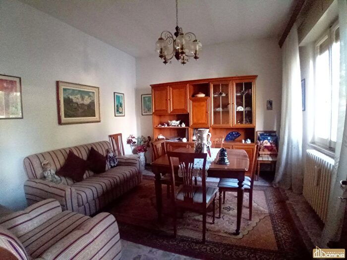 Appartamento con 6 locali in vendita in Via Manzoni, Montelupone