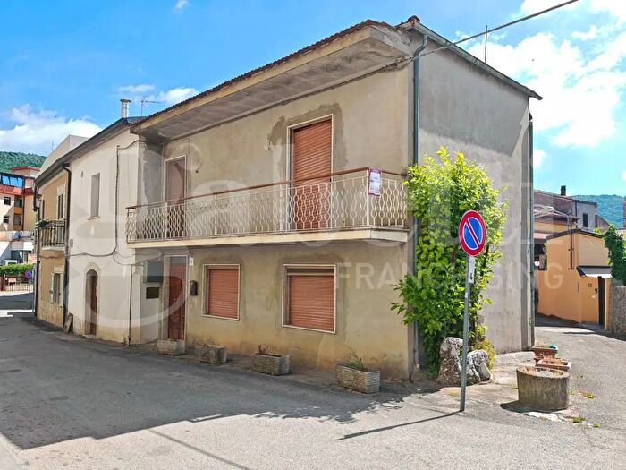 Casa con 6 locali in vendita in Via Filignano, Pozzilli