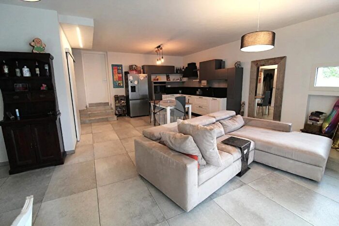 Casa quadrilocale in vendita in Via Sant Albano, Soiano Del Lago