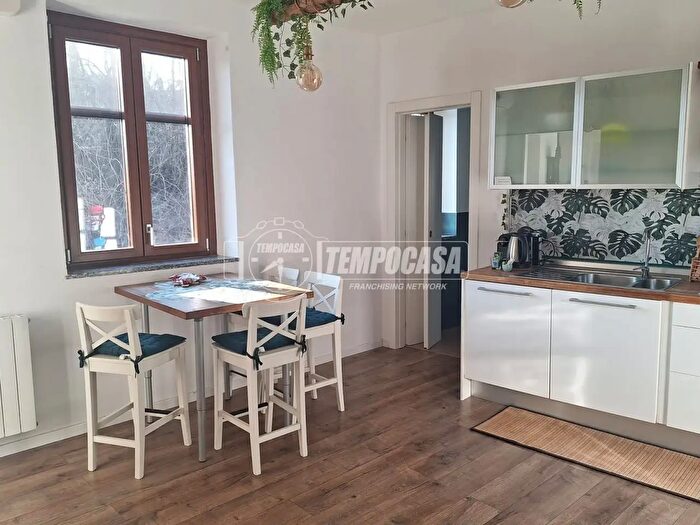 Appartamento trilocale in affitto in Via Peschiera, Carate Brianza