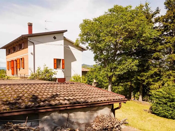 Casa con 7 locali in vendita in Palagano