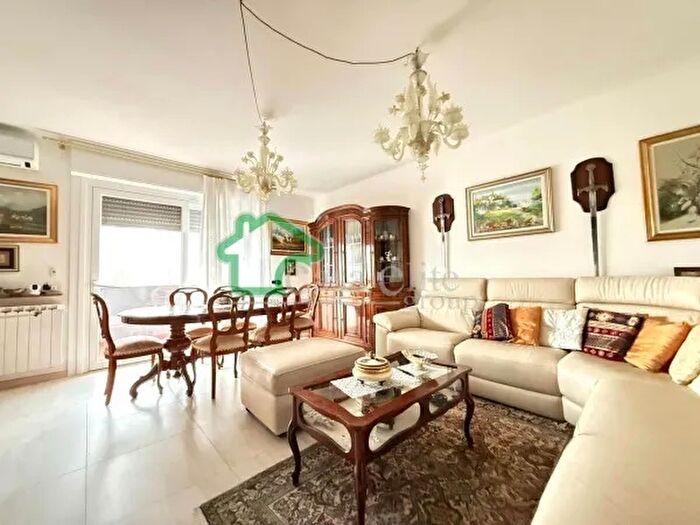 Appartamento quadrilocale in vendita in Via Achille Grandi, Lodi