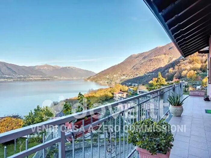 Casa con 6 locali in vendita in Via Alexander Fleming, Maccagno con Pino e Veddasca