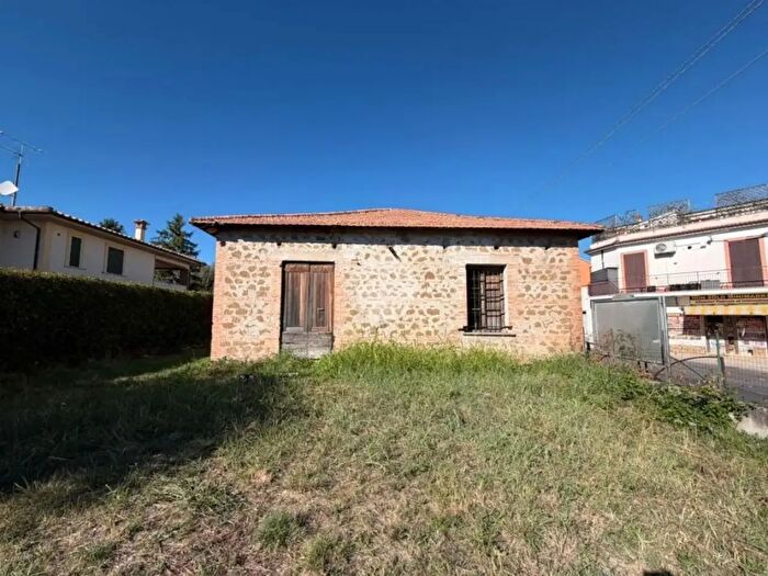 Casa bilocale in vendita in Via Borgo Nuovo, Fara In Sabina