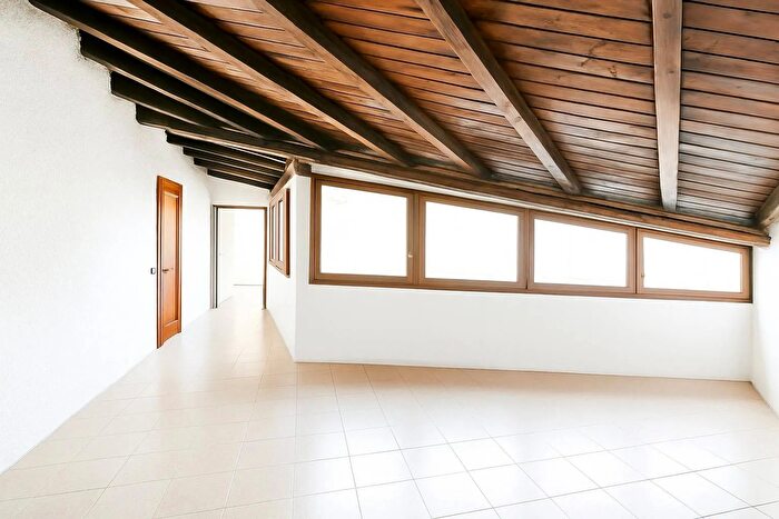 Appartamento trilocale in vendita in Via Carosso, Almenno San Bartolomeo