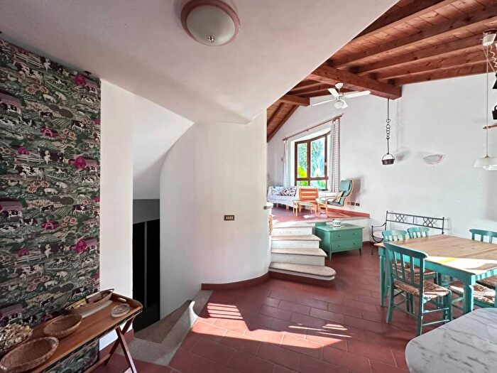 Casa con 5 locali in affitto in Via Massino, Centro, Besozzo