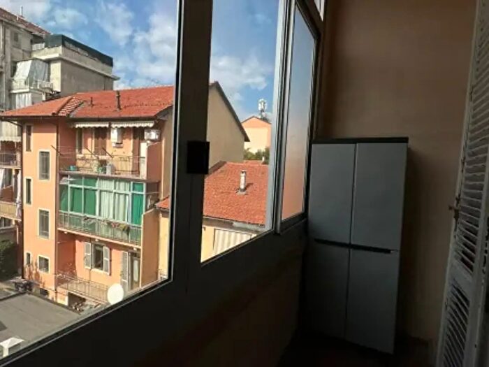 Appartamento trilocale in affitto in Via Carlo Capelli, Torino