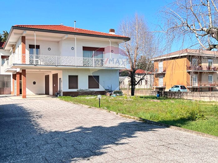 Casa con 9 locali in vendita in Via Monti, Cassano Magnago