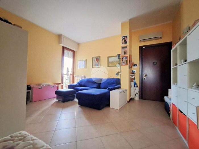 Appartamento trilocale in vendita in Via Sardegna, Voghera