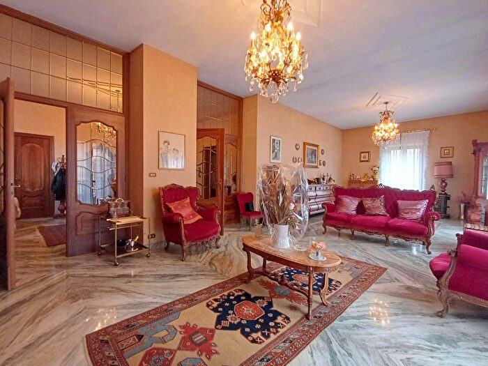 Appartamento con 5 locali in vendita in Via Fiera, Cirie