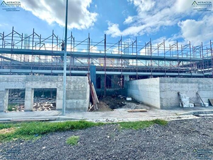 Appartamento quadrilocale in vendita in Via Pietro Nenni, Parete