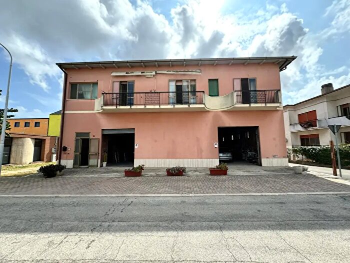Casa con 6 locali in vendita in San Giacomo Degli Schiavoni