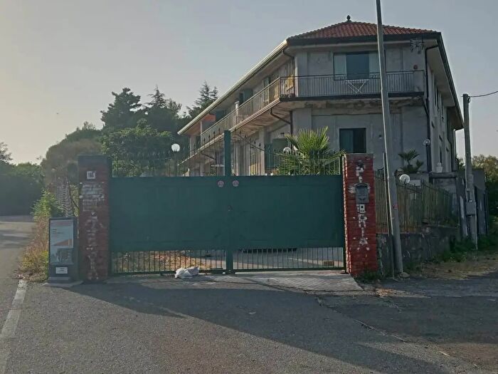 Appartamento con 5 locali in vendita in Via Etnea, Nicolosi