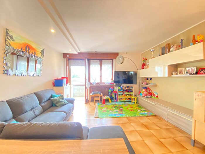 Appartamento quadrilocale in vendita in Via Prov Est, Buttapietra