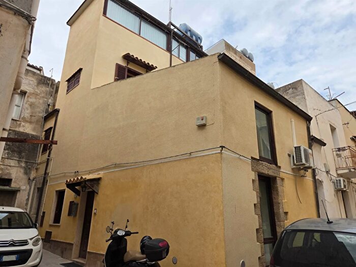 Casa con 7 locali in vendita in Vicolo San Vito Sciacca, Sciacca