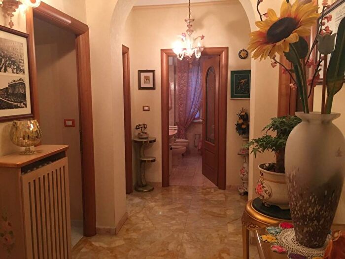 Appartamento trilocale in affitto in Via Martiri della Libertà, Borgo, Sanremo