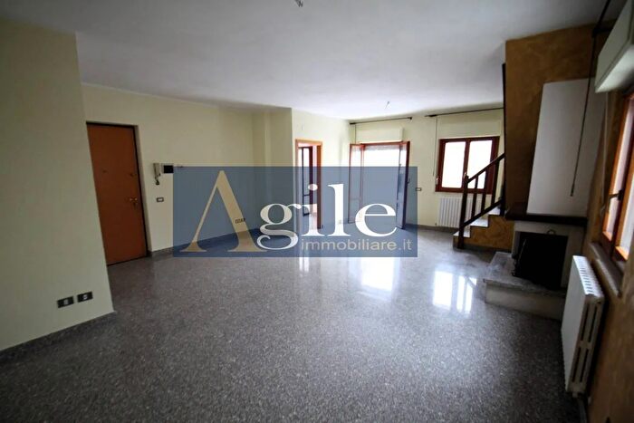 Appartamento con 5 locali in vendita in Via Emidio Luzi, Ascoli Piceno