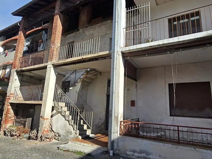 Casa con 10 locali in vendita in Via Giacomo Puccini, Sangiano