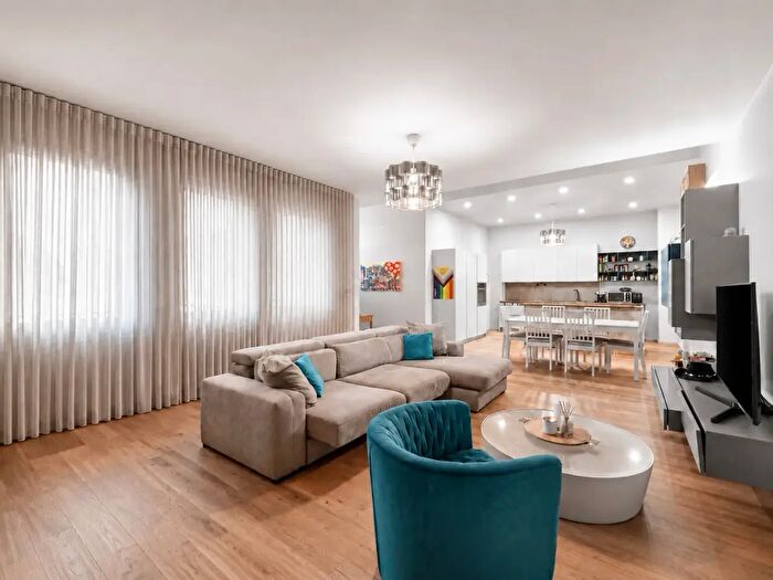 Appartamento quadrilocale in vendita in Gian Giacomo Mora, Milano